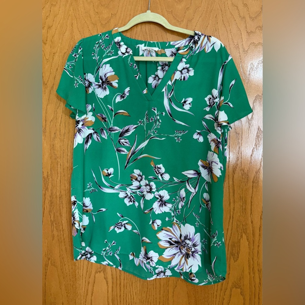 Maurices brand, Atwood Green Floral Flutter Sleeve Blouse, size large.